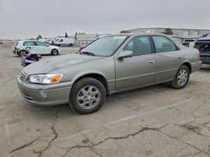 Toyota Camry LE 3.0L 6 2001