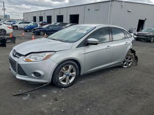 Ford Focus SE 2.0L 4 2013