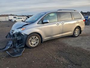 Toyota Sienna XLE 3.5L 6 2015