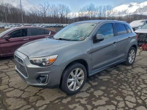 Mitsubishi Outlander SE 2.0L 4 2014