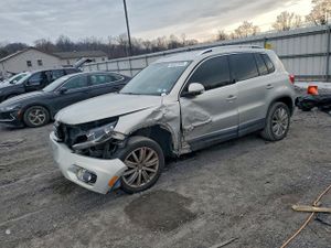 Volkswagen Tiguan S 2.0L 4 2013