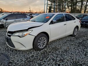 Toyota Camry LE 2.5L 4 2015