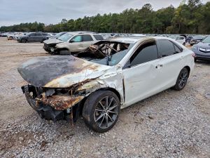Toyota Camry LE 2.5L 4 2015