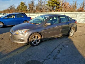 Ford Focus SE 2.0L 4 2014