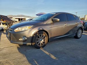 Ford Focus SE 2.0L 4 2012