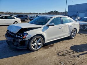 Volkswagen Passat SE 2.0L 4 2014