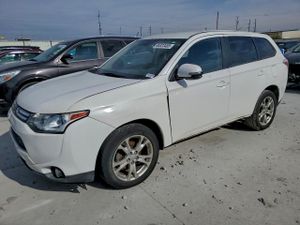 Mitsubishi Outlander SE 2.4L 4 2014