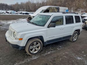 Jeep Patriot LATITUDE 2.4L 4 2015