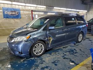 Toyota Sienna XLE 3.5L 6 2015