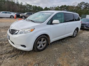 Toyota Sienna LE 3.5L 6 2012