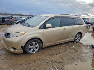 Toyota Sienna LE 3.5L 6 2011