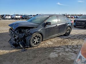 Ford Focus SEL 2.0L 4 2017