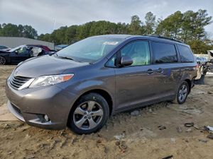 Toyota Sienna LE 3.5L 6 2013
