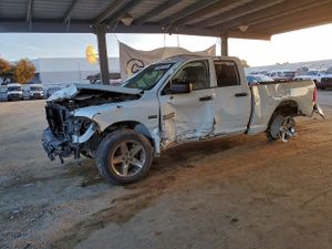 RAM 1500 ST 5.7L 8 2015