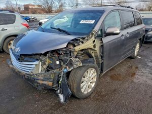 Toyota Sienna XLE 3.5L 6 2014