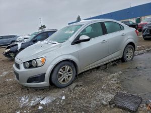 Chevrolet Aveo (Sonic) LT 1.8L 4 2015
