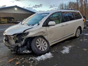 Toyota Sienna XLE 3.5L 6 2015