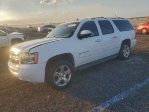 Chevrolet Suburban C1500 LT 5.3L 8 2013