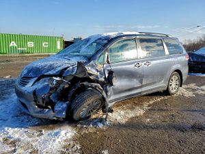 Toyota Sienna XLE 3.5L 6 2013