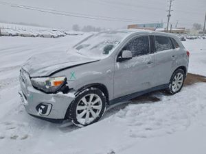 Mitsubishi Outlander SE 2.0L 4 2015