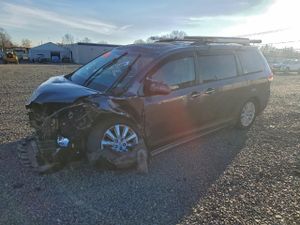 Toyota Sienna XLE 3.5L 6 2014