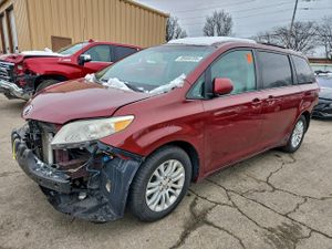 Toyota Sienna XLE 3.5L 6 2011