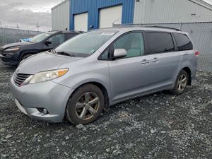 Toyota Sienna LE 3.5L 6 2012