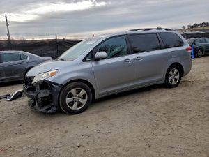 Toyota Sienna LE 3.5L 6 2011