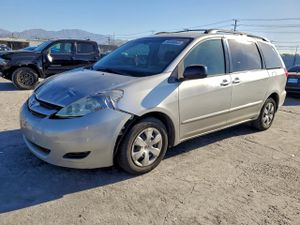 Toyota Sienna CE 3.5L 6 2010