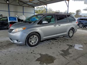Toyota Sienna XLE 3.5L 6 2013