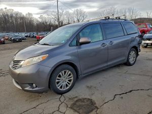 Toyota Sienna XLE 3.5L 6 2014