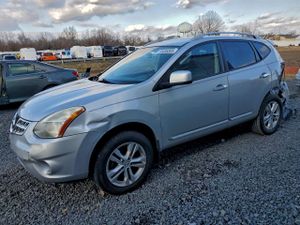 Nissan Rogue S 2.5L 4 2013
