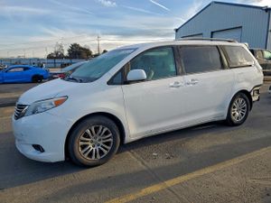Toyota Sienna XLE 3.5L 6 2013