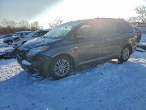 Toyota Sienna XLE 3.5L 6 2013