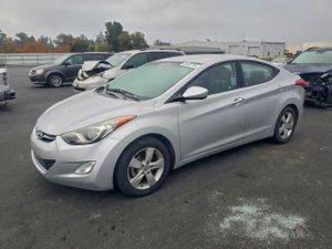 Hyundai Elantra GLS 1.8L 4 2013