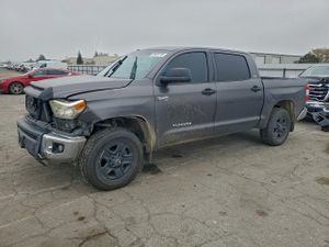 Toyota Tundra CREWMAX SR5 5.7L 8 2014