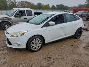 Ford Focus SE 2.0L 4 2012