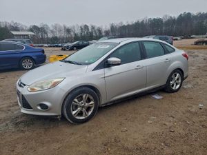 Ford Focus SE 2.0L 4 2014