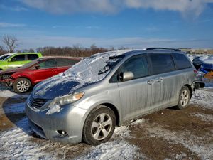 Toyota Sienna LE 3.5L 6 2011
