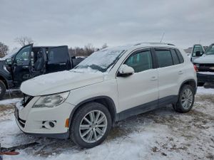 Volkswagen Tiguan SE 2.0L 4 2010