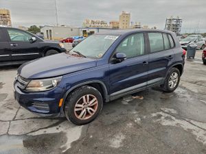 Volkswagen Tiguan S 2.0L 4 2013