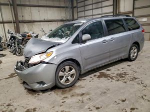 Toyota Sienna LE 3.5L 6 2012