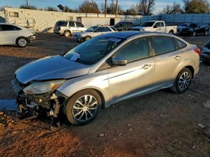 Ford Focus SE 2.0L 4 2012