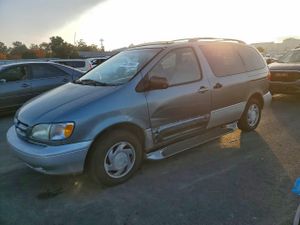 Toyota Sienna LE 3.0L 6 2000