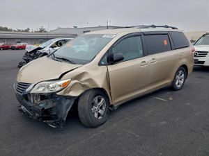 Toyota Sienna LE 3.5L 6 2011