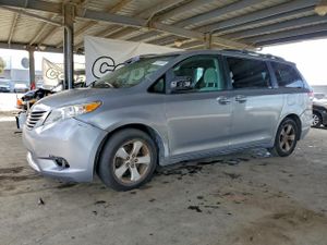 Toyota Sienna LE 3.5L 6 2014