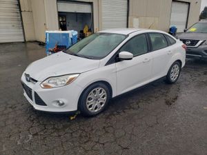 Ford Focus SE 2.0L 4 2012