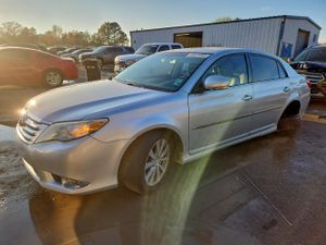 Toyota Avalon BASE 3.5L 6 2011