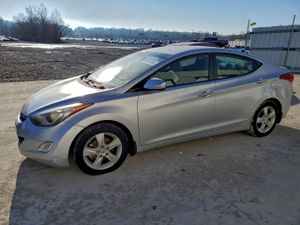 Hyundai Elantra GLS 1.8L 4 2013