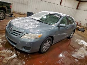Toyota Camry BASE 2.5L 4 2011